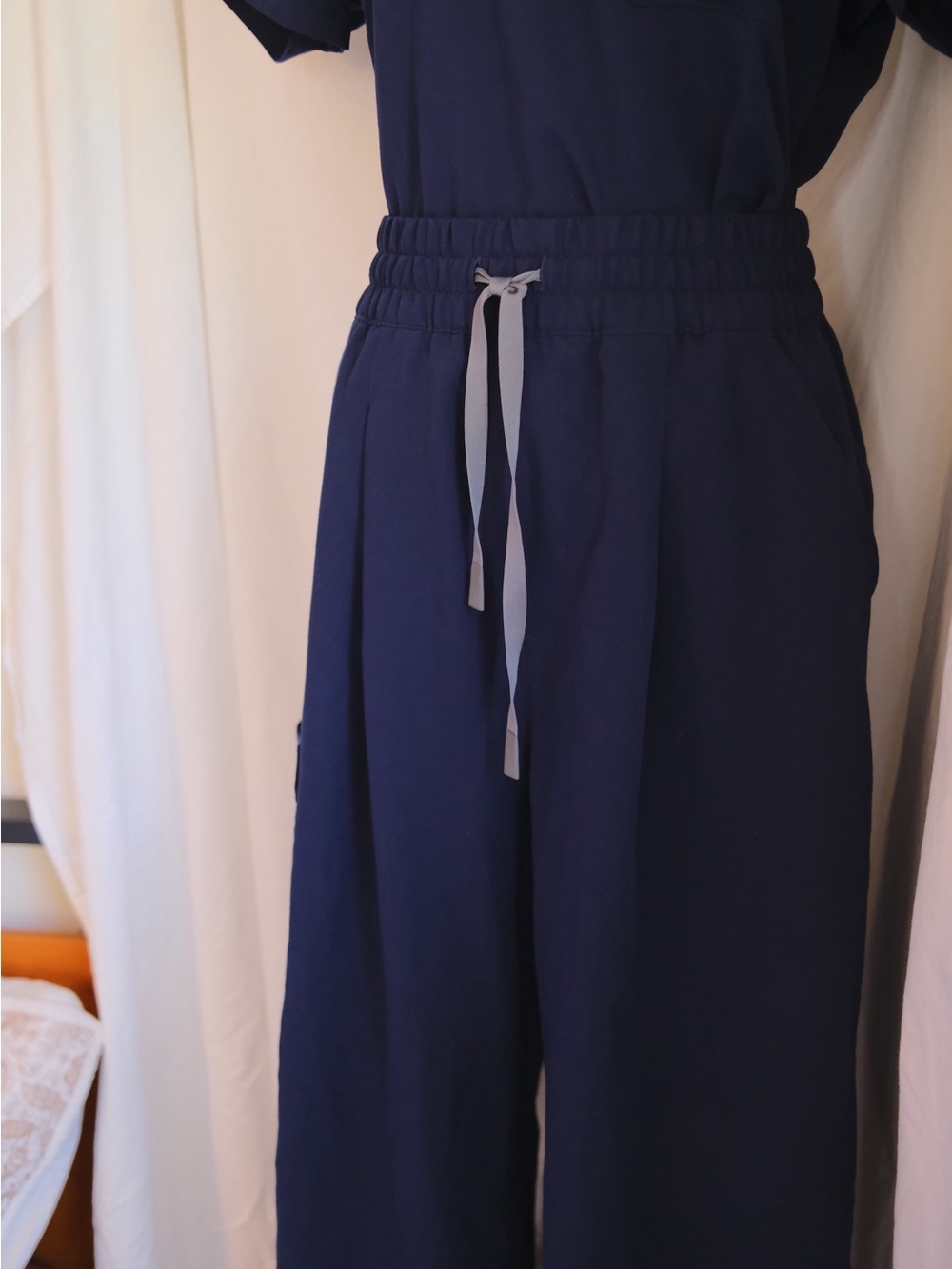 NWT FIGS Shelby Ultra High Rise Wide Leg Scrub Pants Navy Women’s Medium - Picture 7 of 7